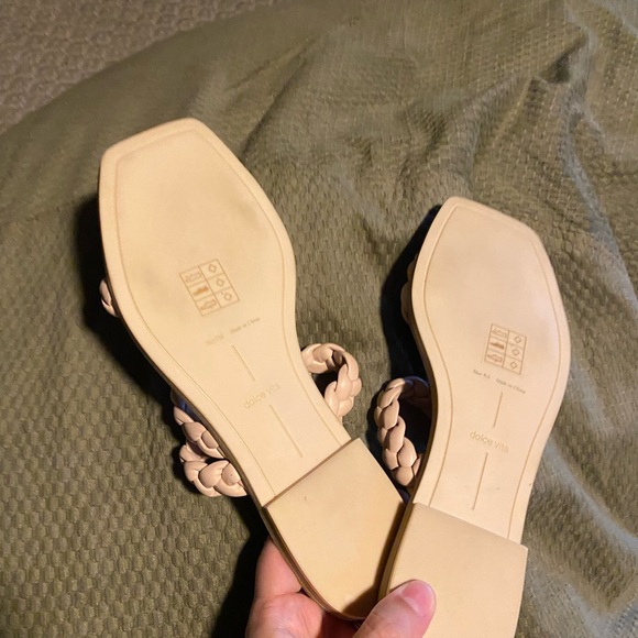 Dolce Vita cream flat sandals. Barely worn. - Picture 2 of 4
